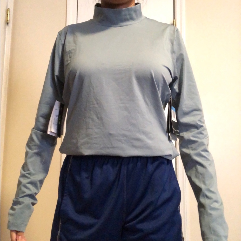 NWT NIKE TURTLENECK✅